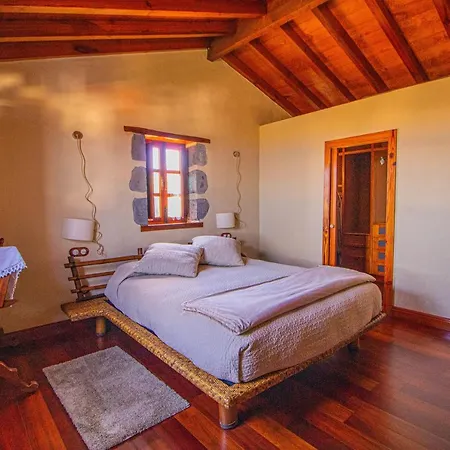 Mountain Hideaway House In Villa